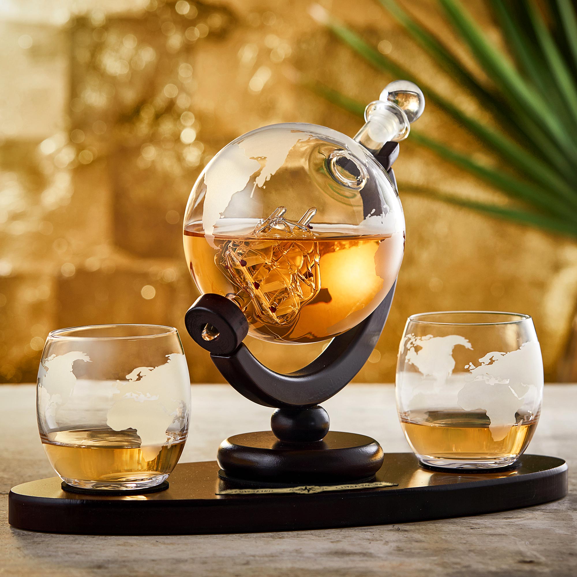 Whisky Set mit Globus Karaffe mit Gravur und 2 Gläsern - Segelschiff Whisky Set mit Globus Karaffe mit Gravur und 2 Gläsern - Segelschiff