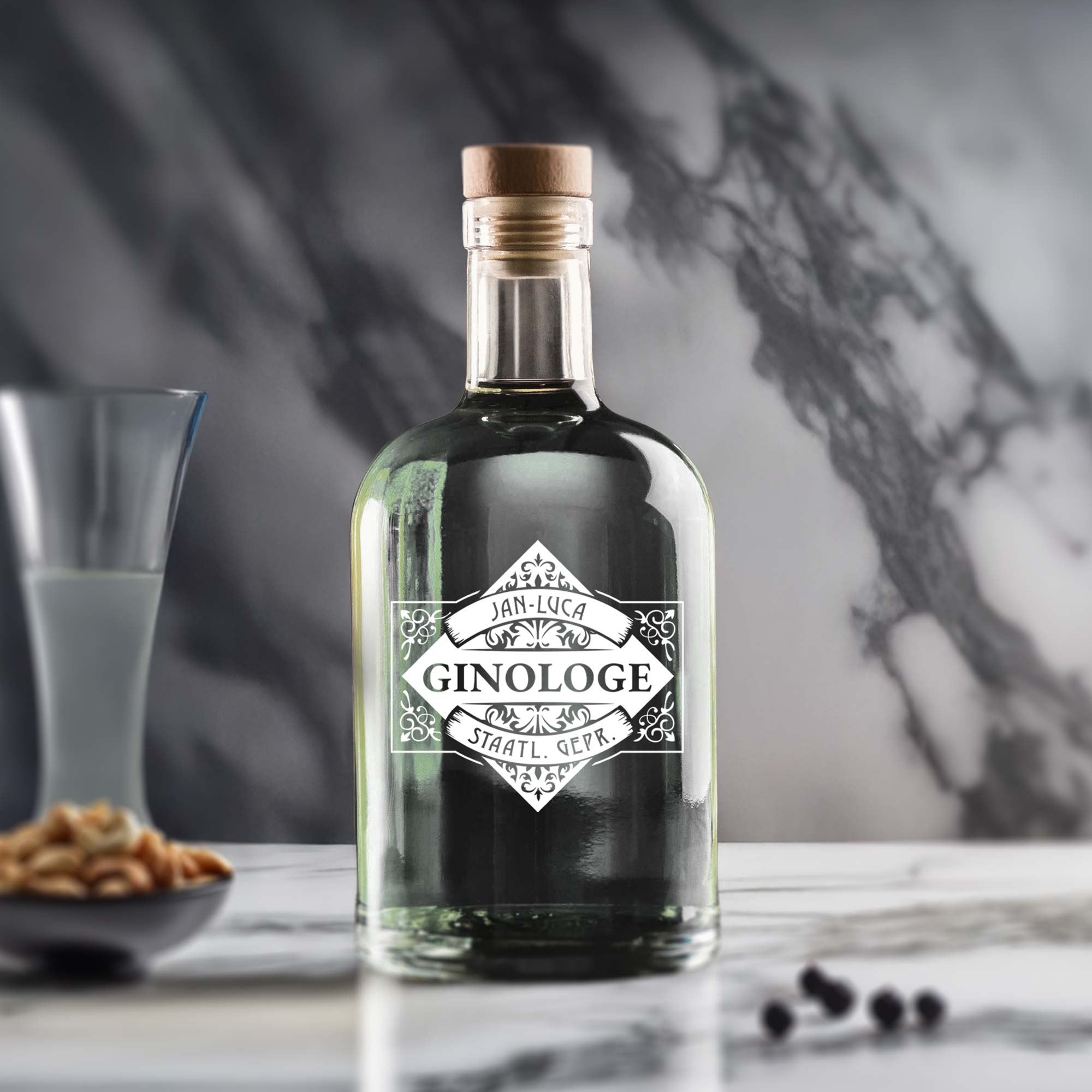 Glaskaraffe mit Gravur - Ginologe