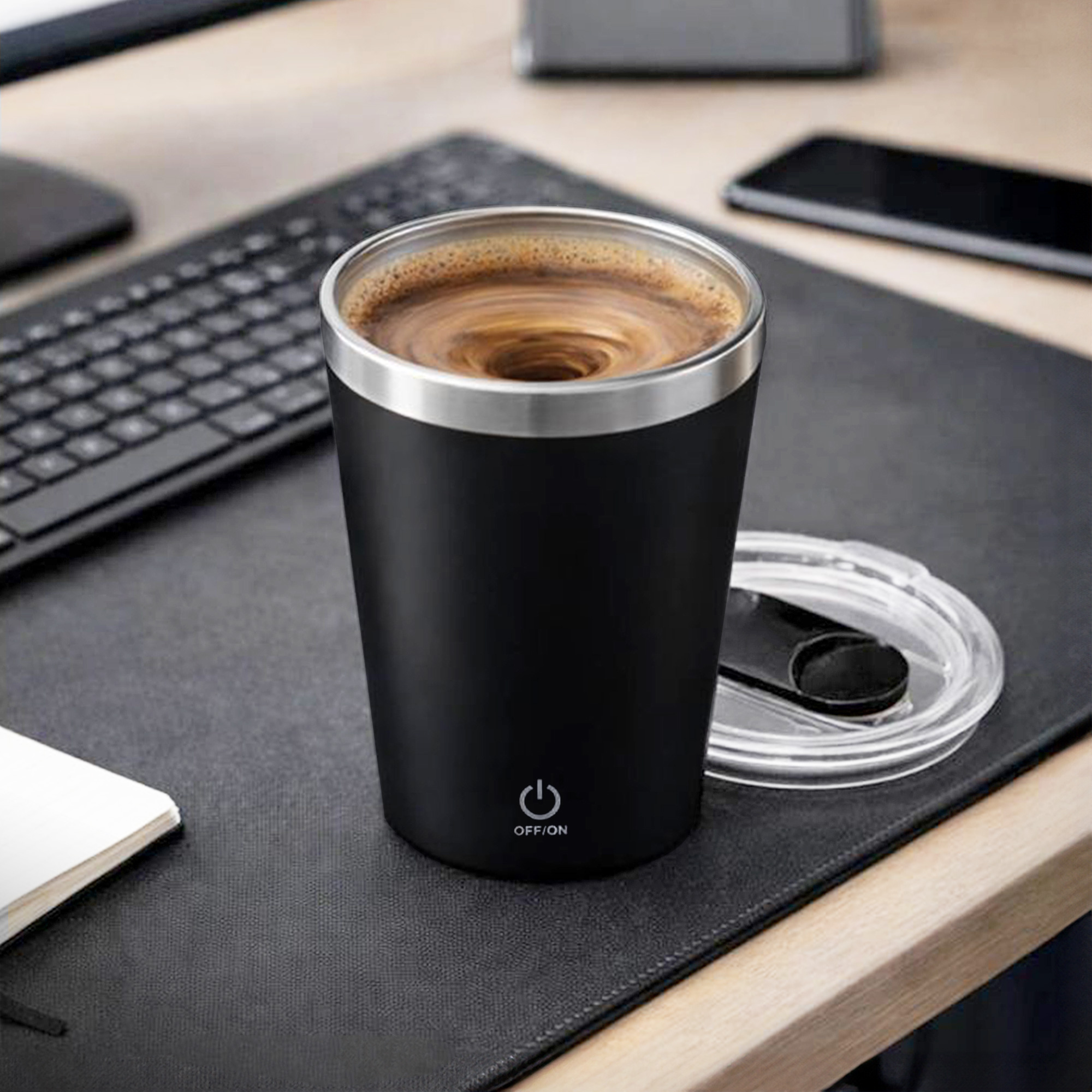 Selbst umrührender Becher To Go mit Deckel