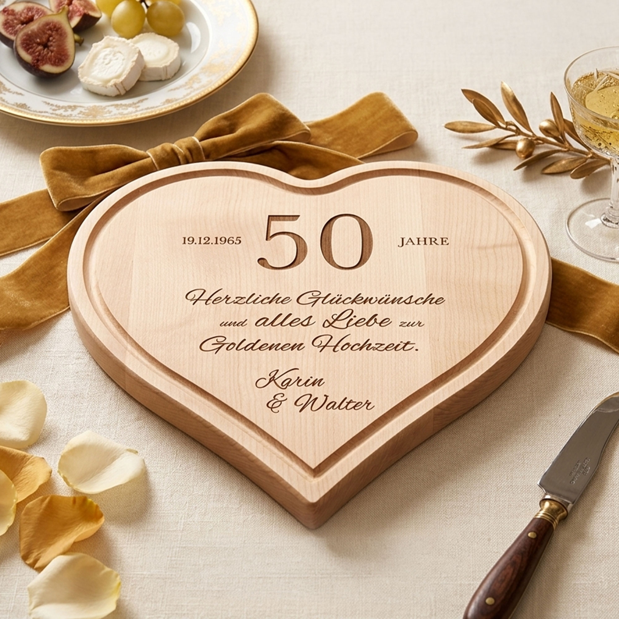 Graviertes Holzherz zur Goldenen Hochzeit