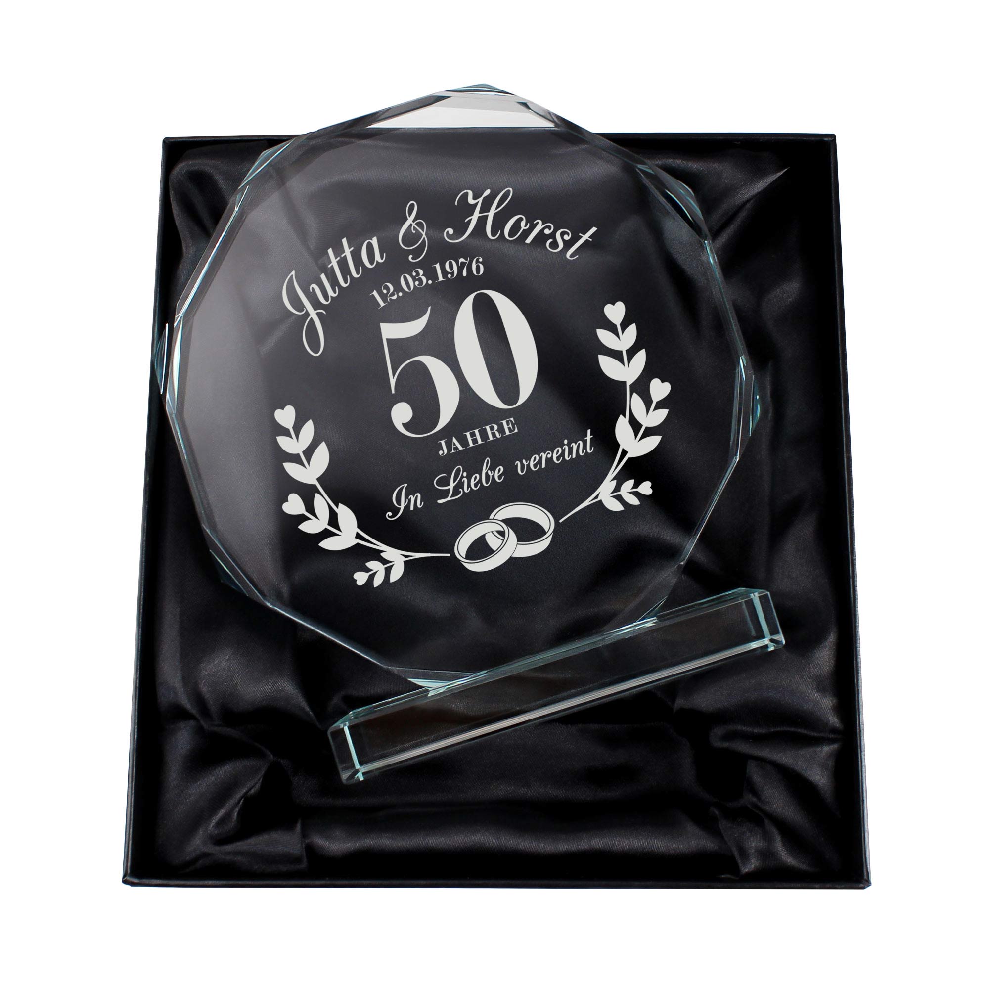 Personalisierter Glaspokal mit Facettenschliff zur Goldhochzeit - 50 Jahre Personalisierter Glaspokal mit Facettenschliff zur Goldhochzeit - 50 Jahre