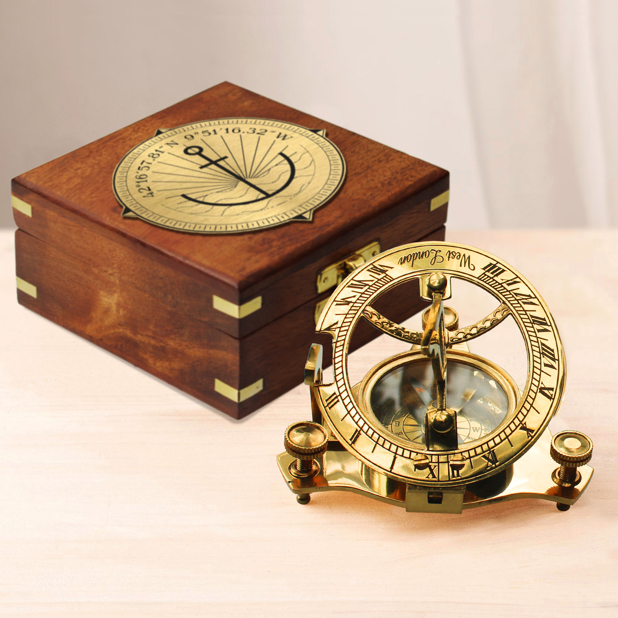 Sonnenuhr mit Kompass - Geokoordinaten