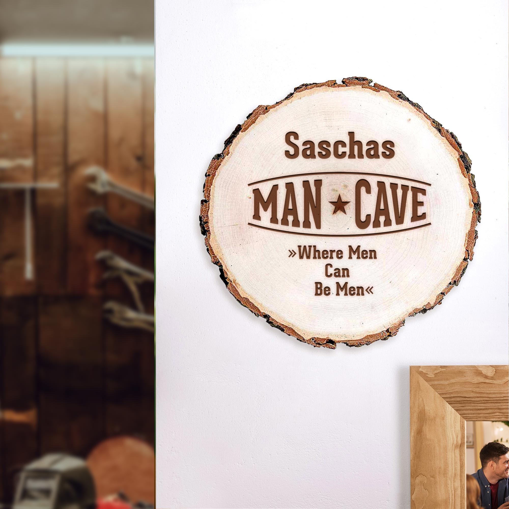 Baumscheibe mit Gravur - Man Cave Baumscheibe mit Gravur - Man Cave