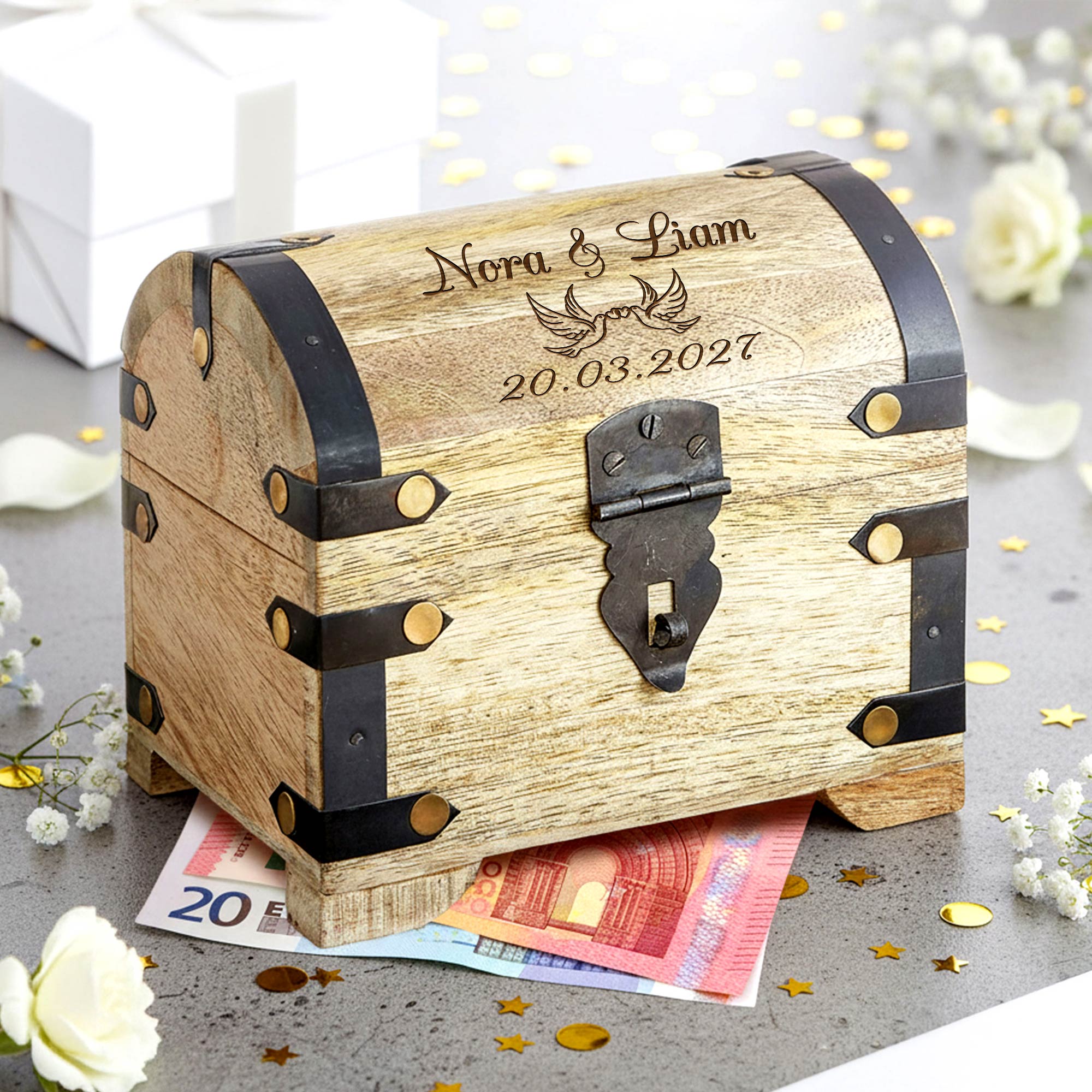 Geld Schatztruhe - Liebestauben Gravur Geld Schatztruhe - Liebestauben Gravur