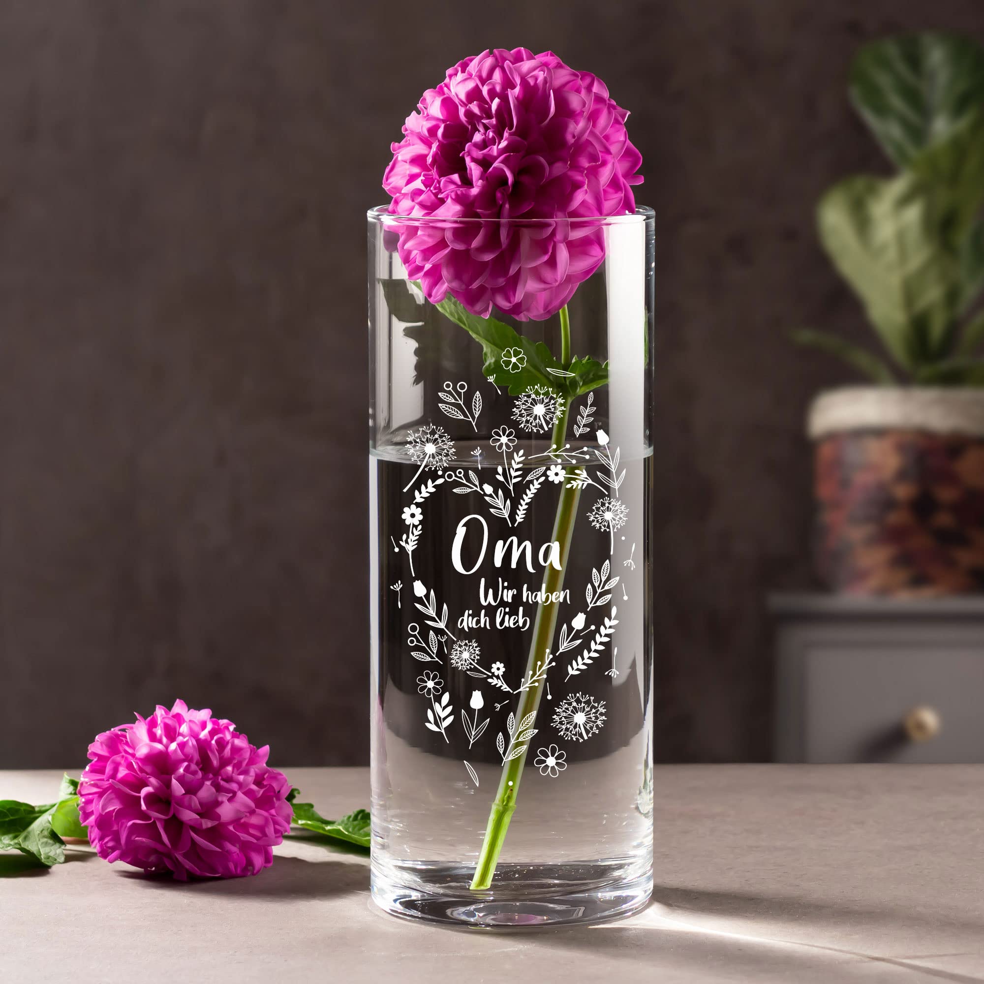 Runde Vase mit Gravur - Blumenherz Oma