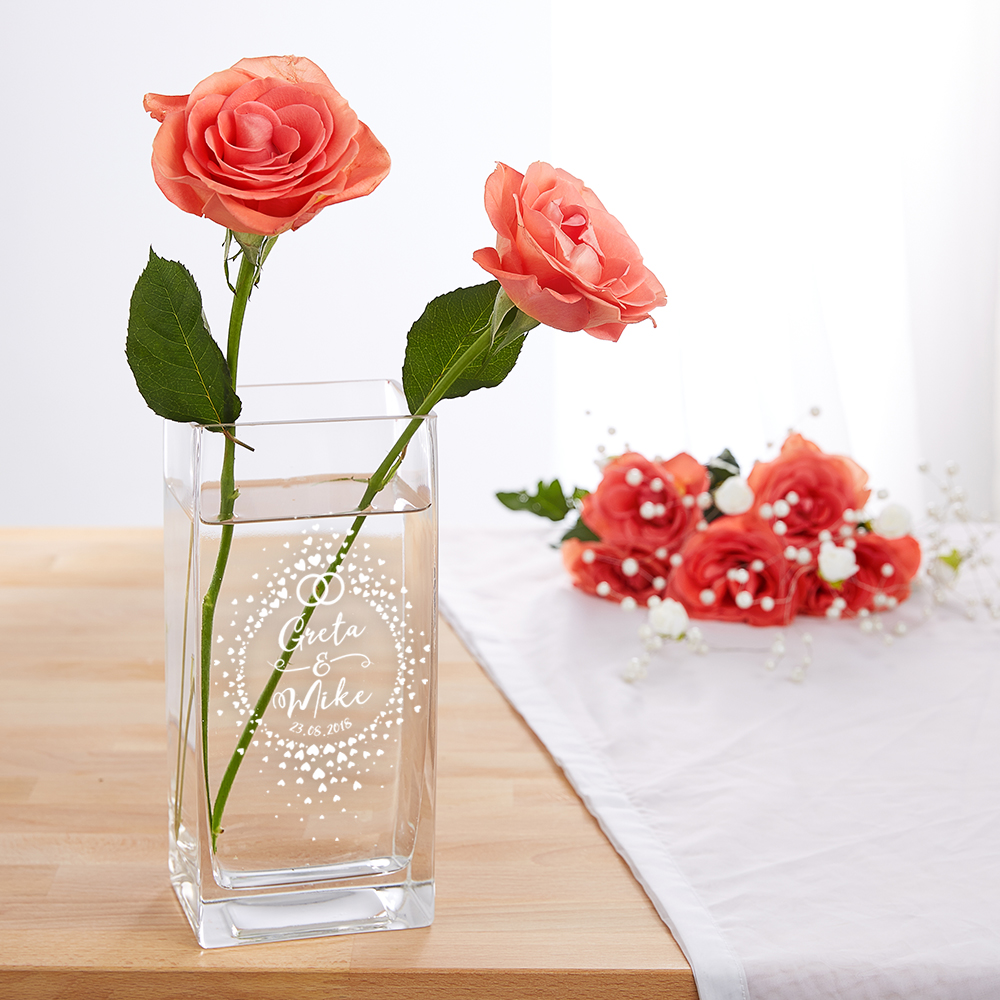 Vase zur Hochzeit - Kreis aus Herzen Gravur