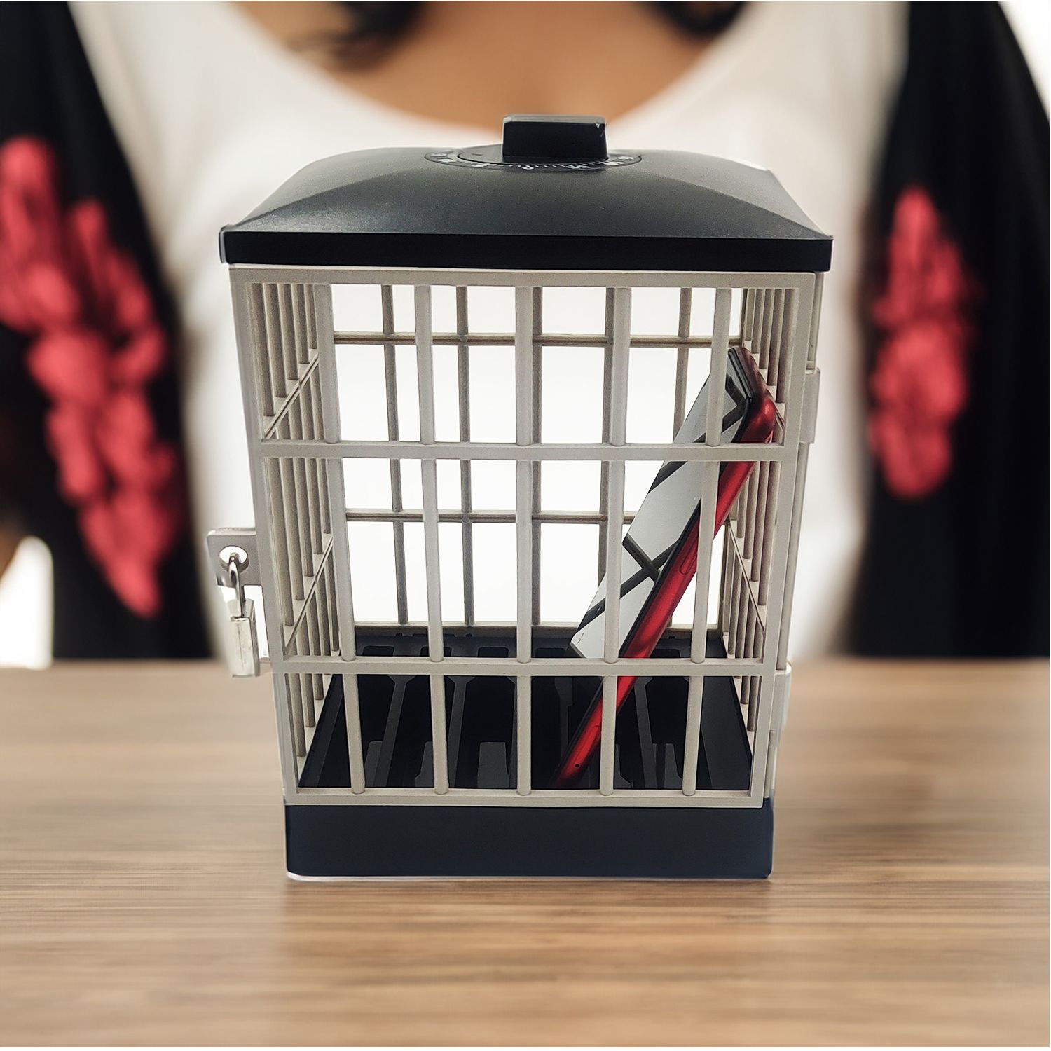 Handy-Knast mit Timer – das geniale Gefängnis für Smartphones