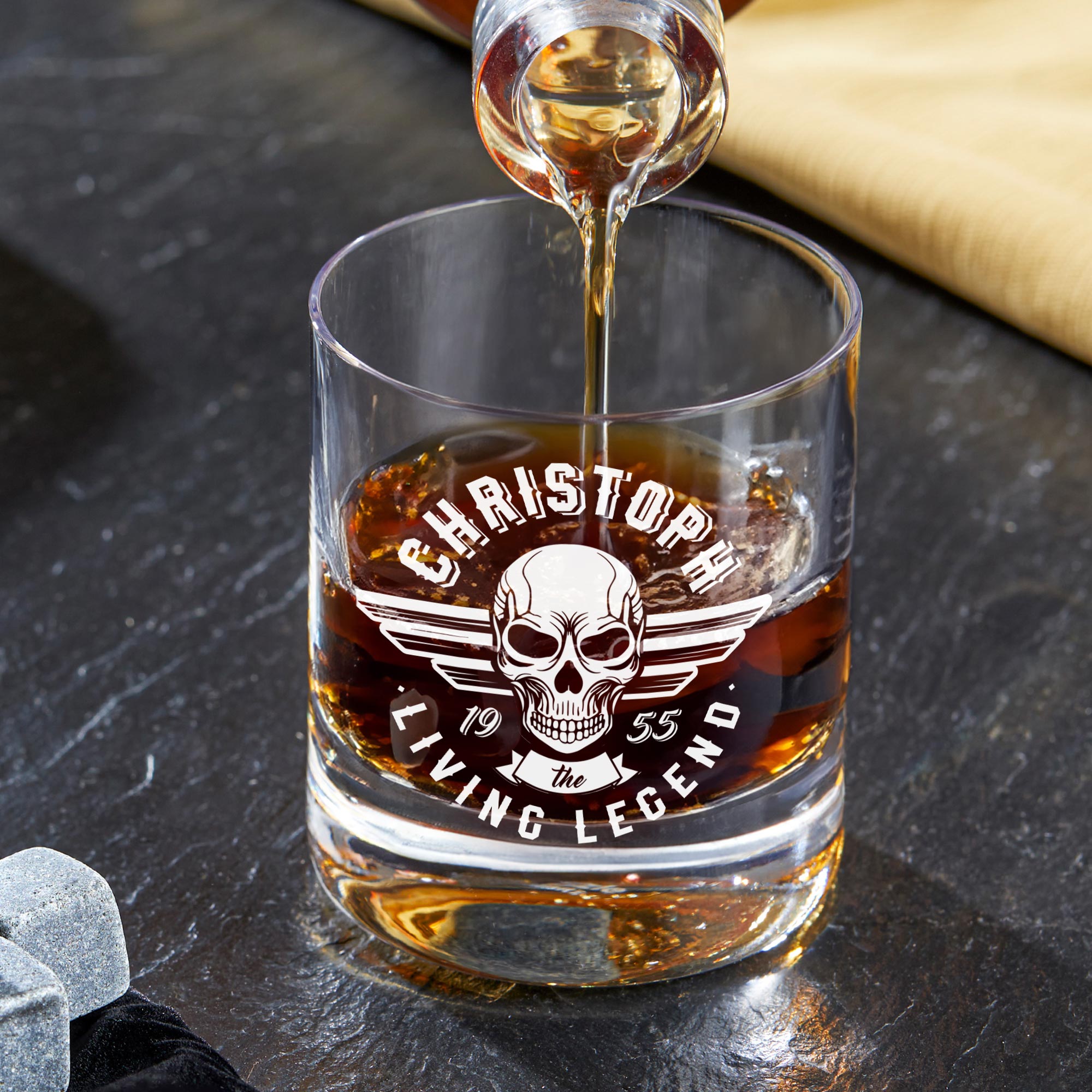 Personalisiertes Whiskyglas - Living Legend Totenkopf