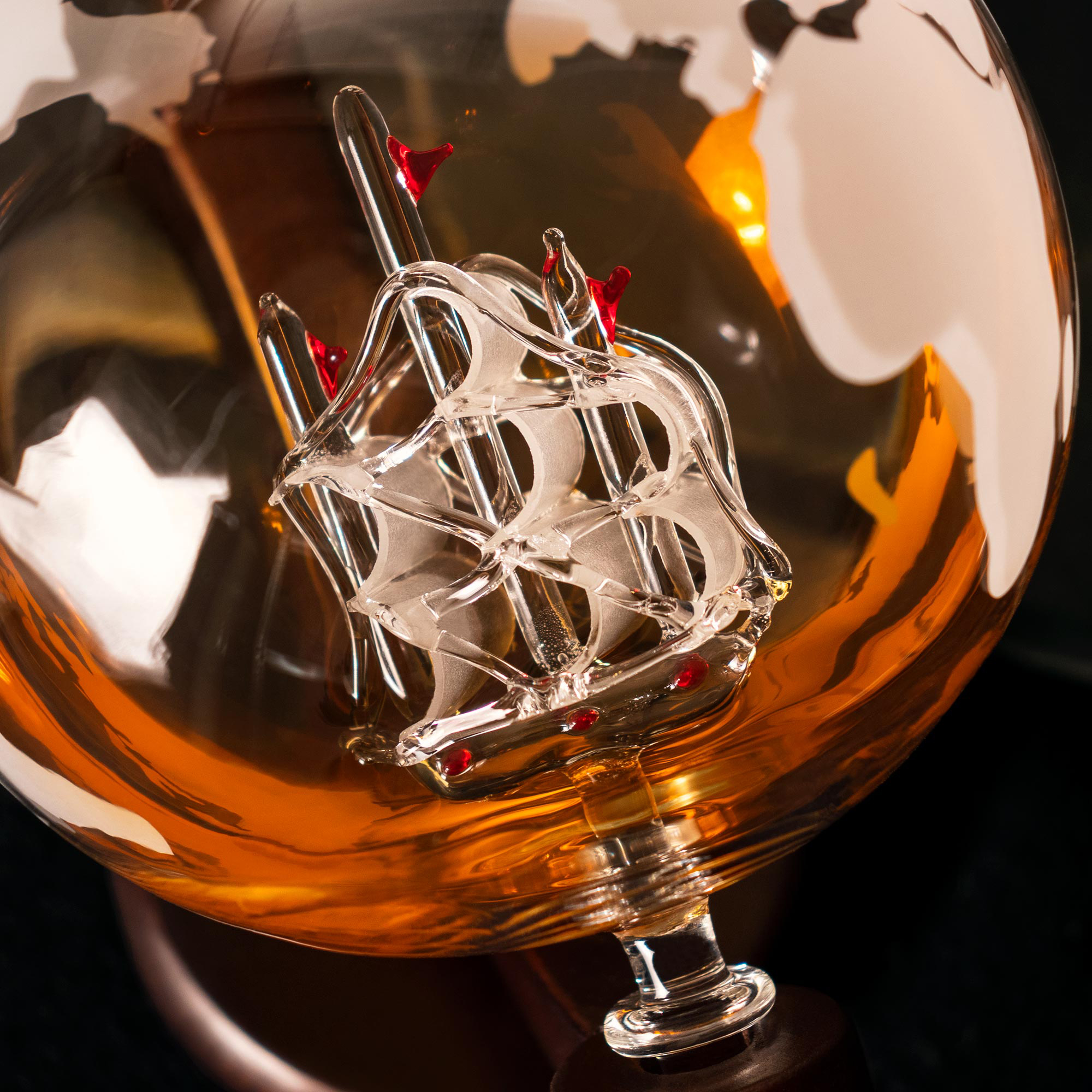 Whisky Set mit Globus Karaffe mit Gravur und 2 Gläsern - Segelschiff Whisky Set mit Globus Karaffe mit Gravur und 2 Gläsern - Segelschiff
