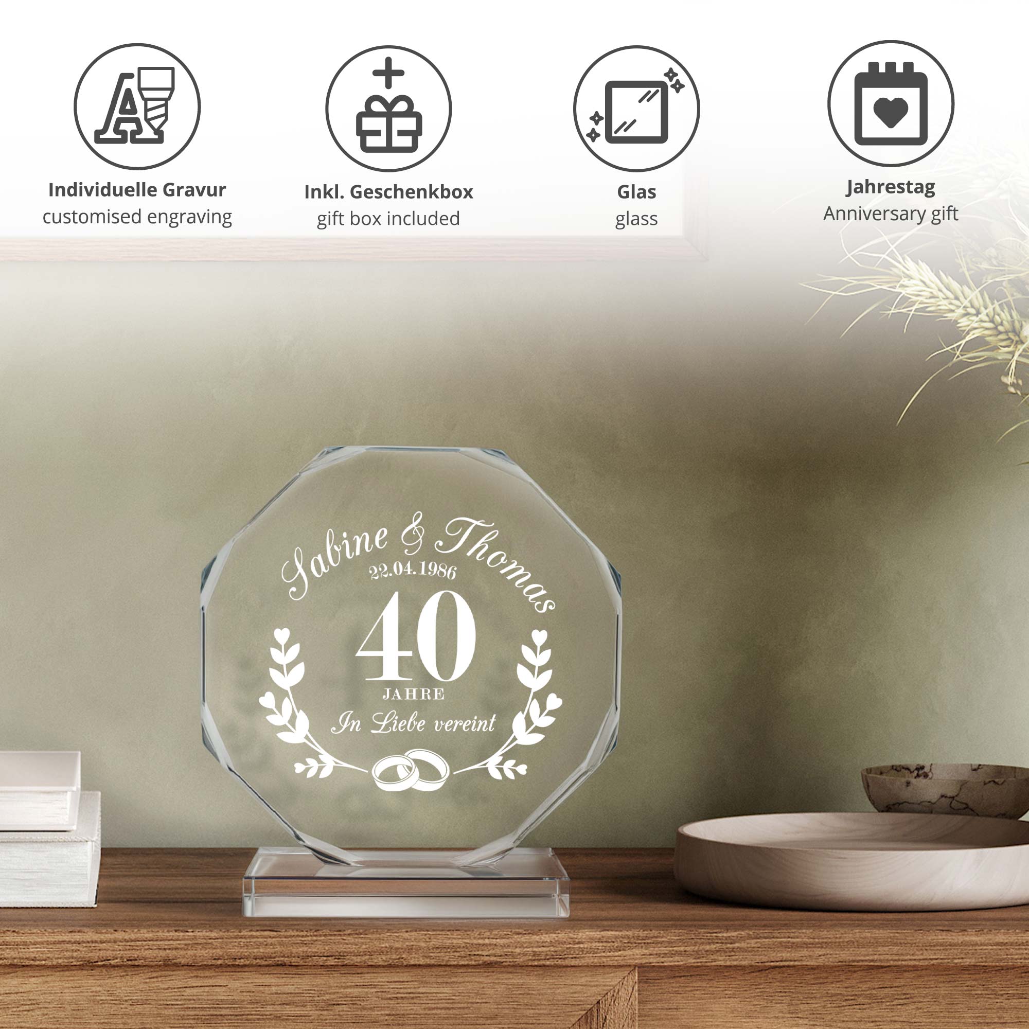 Personalisierter Glaspokal mit Facettenschliff zur Rubinhochzeit - 40 Jahre Personalisierter Glaspokal mit Facettenschliff zur Rubinhochzeit - 40 Jahre