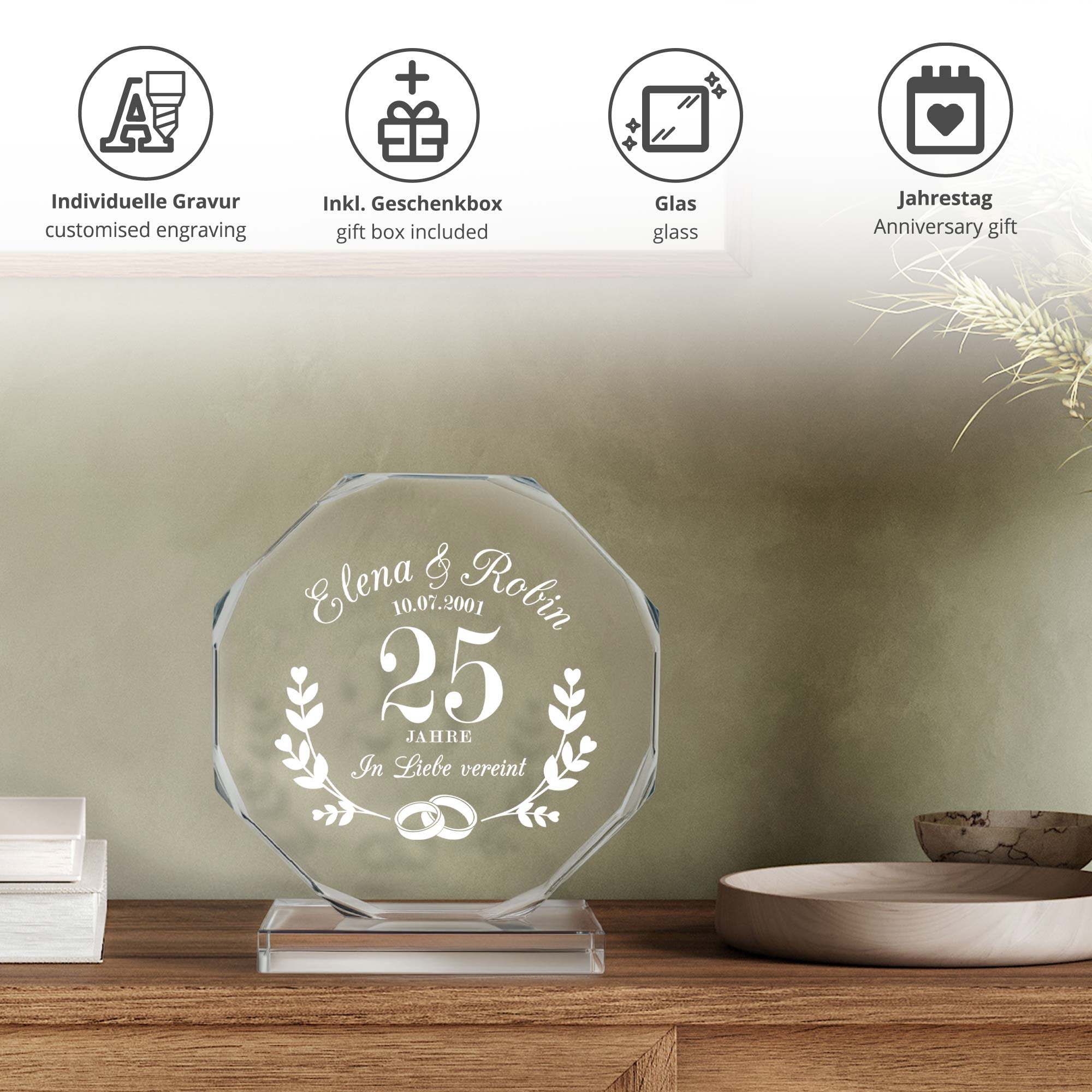 Personalisierter Glaspokal mit Facettenschliff zur Silberhochzeit - 25 Jahre Personalisierter Glaspokal mit Facettenschliff zur Silberhochzeit - 25 Jahre