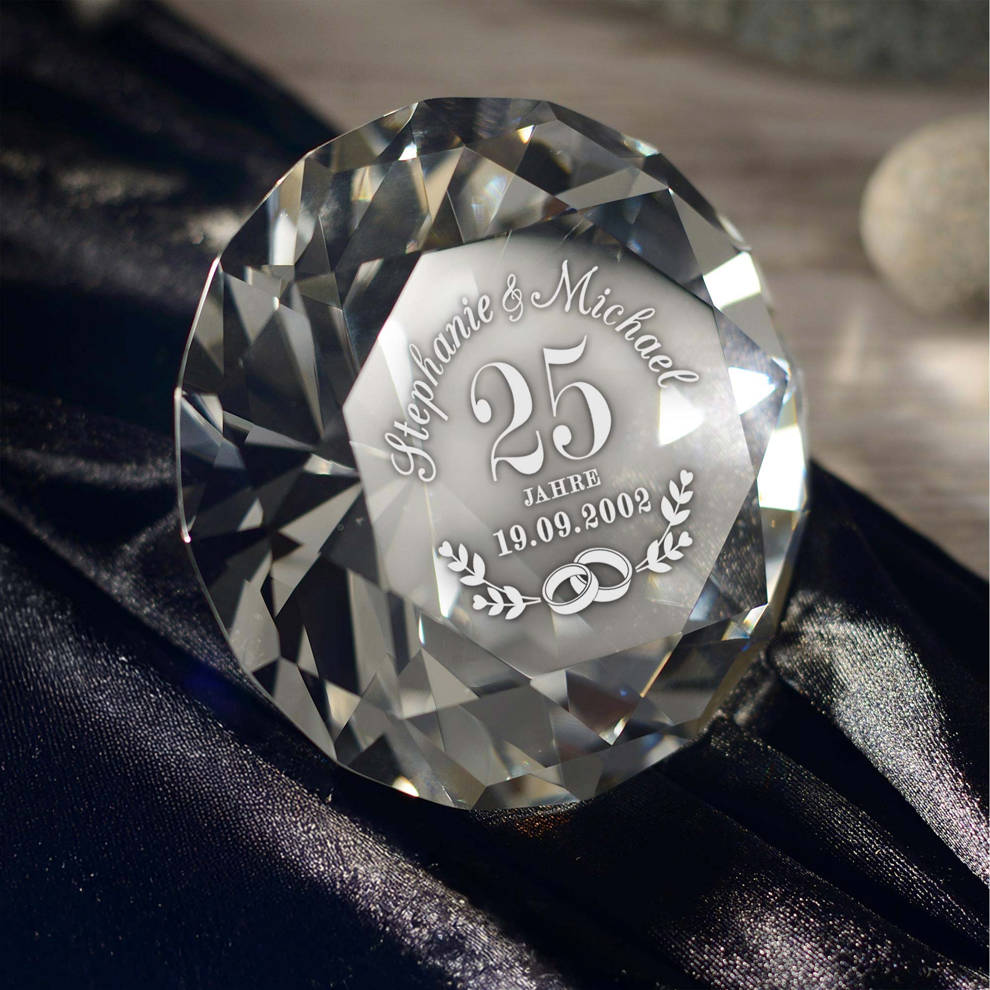 Diamant Kristall mit Gravur zur Silberhochzeit und Ring Displayständer Silber