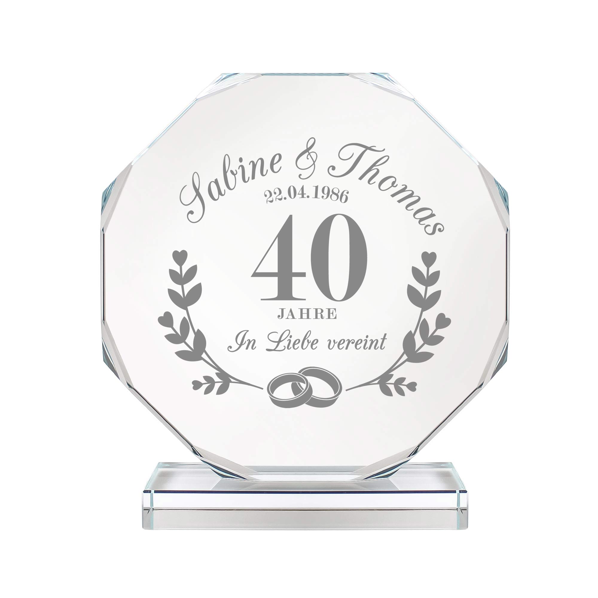 Personalisierter Glaspokal mit Facettenschliff zur Rubinhochzeit - 40 Jahre Personalisierter Glaspokal mit Facettenschliff zur Rubinhochzeit - 40 Jahre