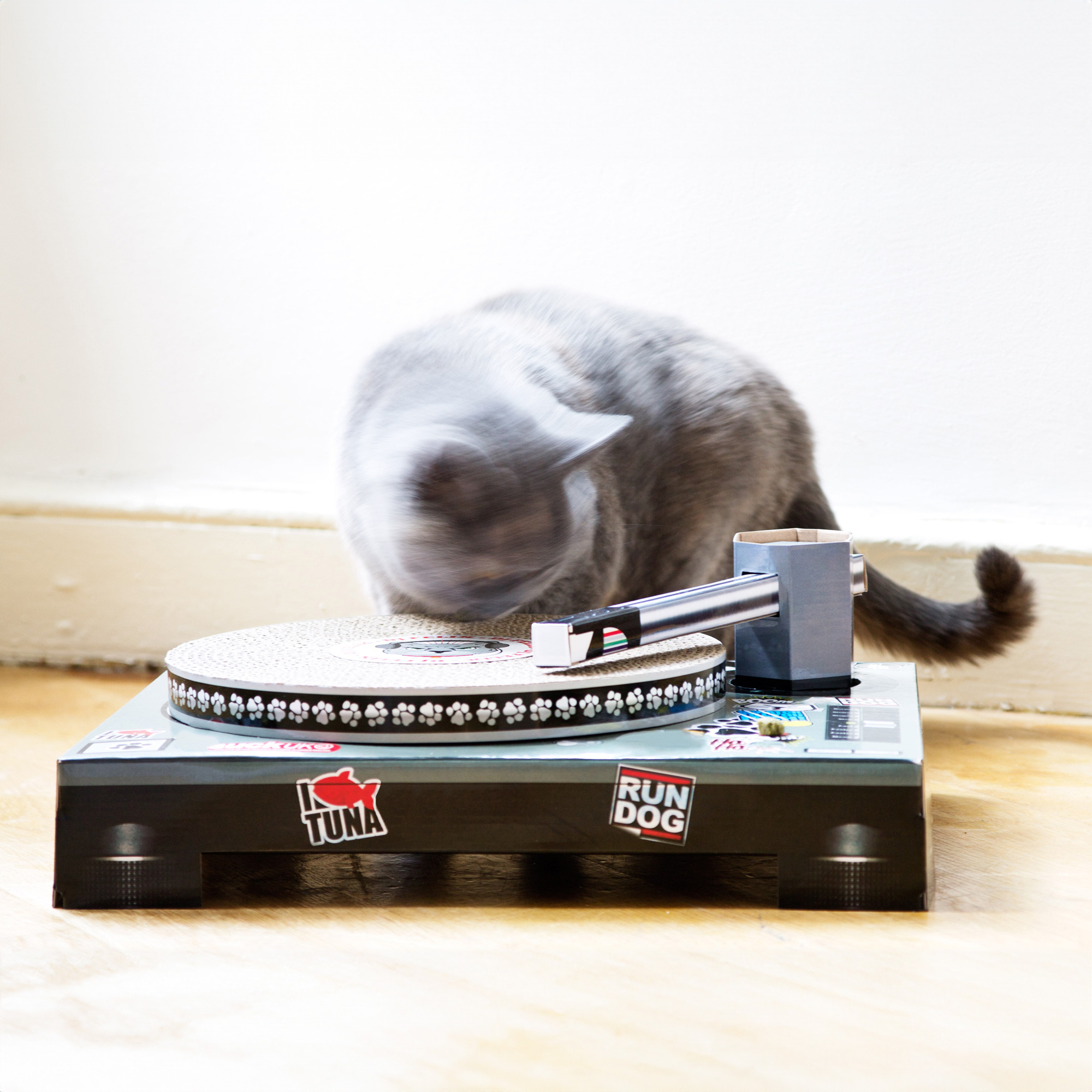 DIY Katzen Kratzbaum - DJ Pult "Cat Scratch"
