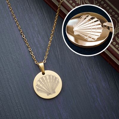 Runder Kettenanhänger Gold - Muschel mit Initiale