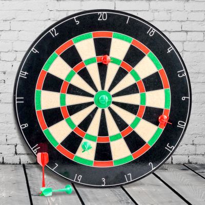 Dart Spiel mit Magnetpfeilen